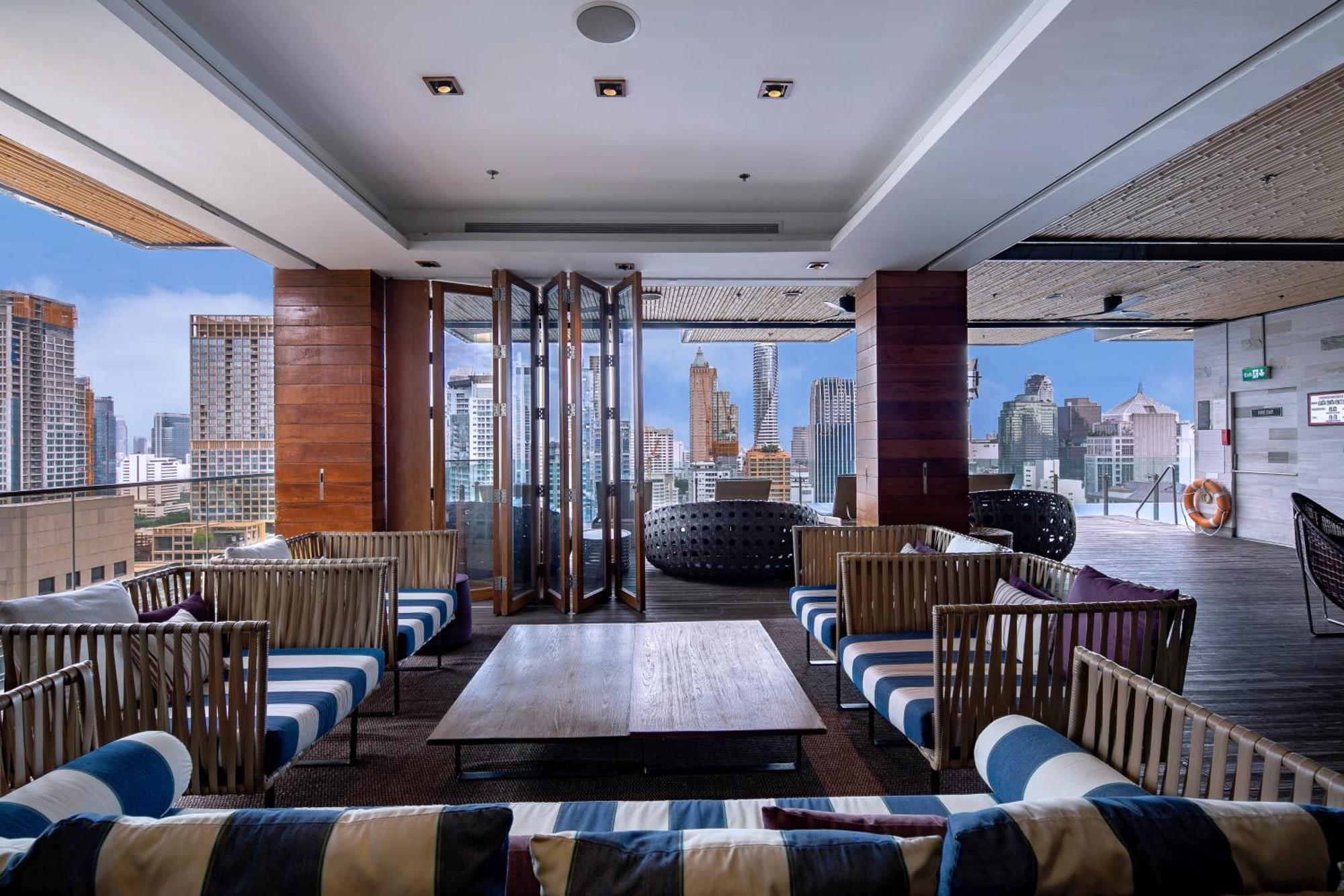 Hotel Indigo Bangkok Wireless Road By Ihg Banguecoque Exterior foto The 360° Sky Bar
