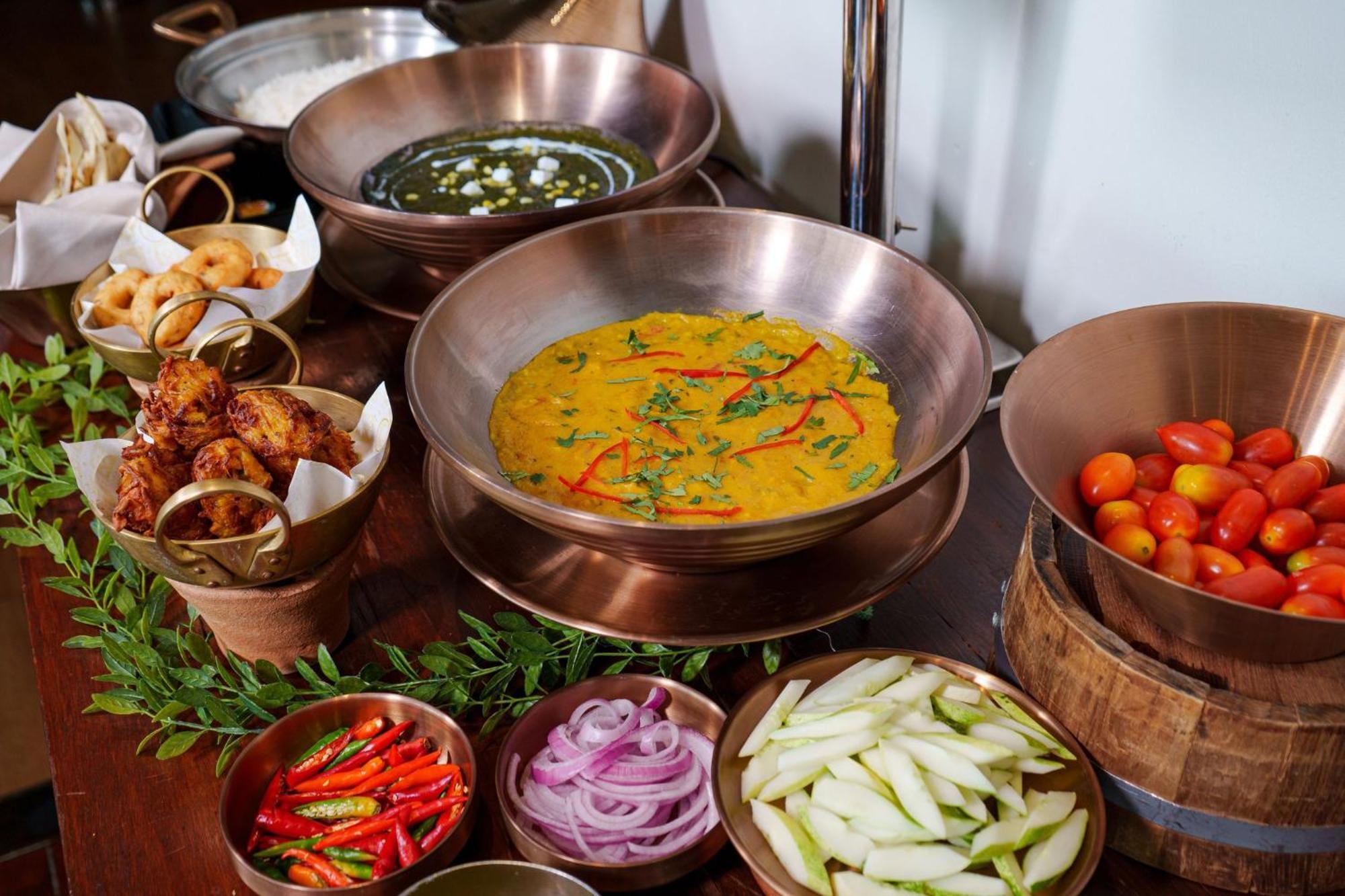 Hotel Indigo Bangkok Wireless Road By Ihg Banguecoque Exterior foto Indian cuisine